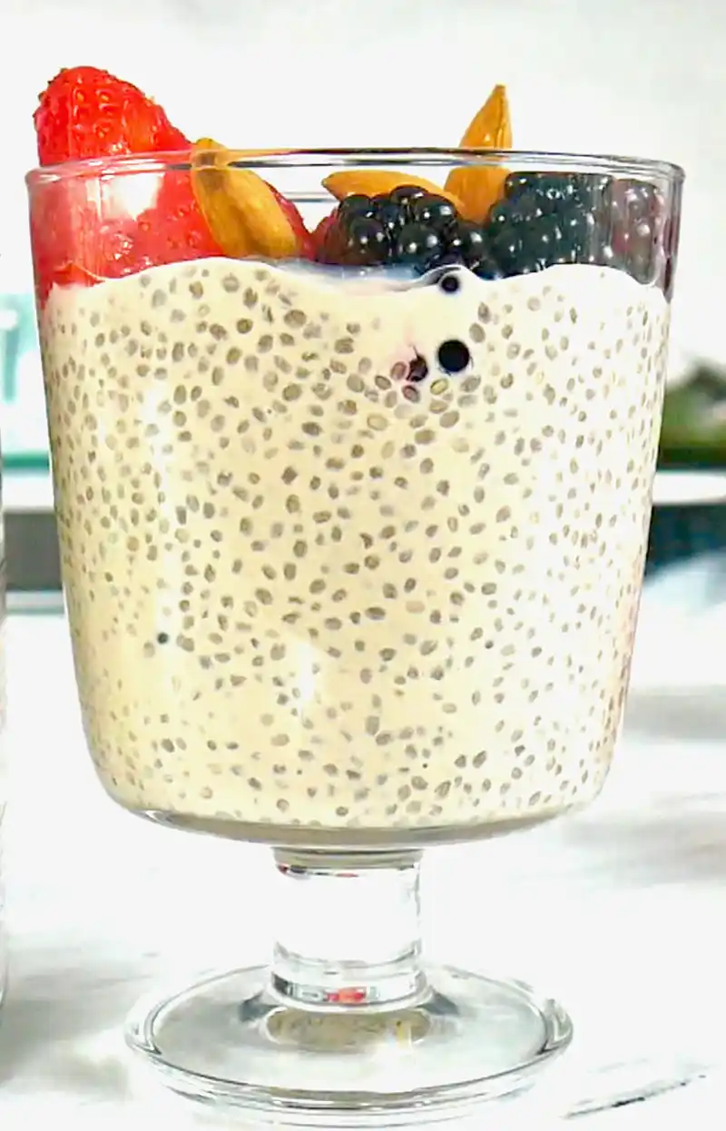 protein chia pudding with berries