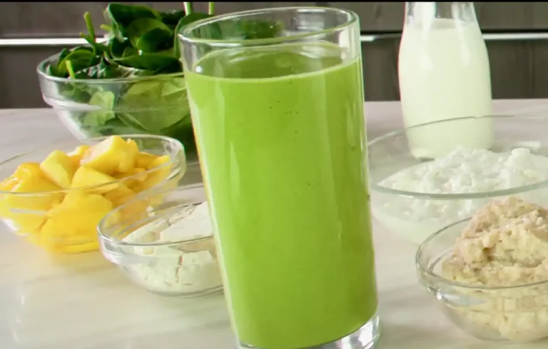 Mango avocado smoothie with spinach