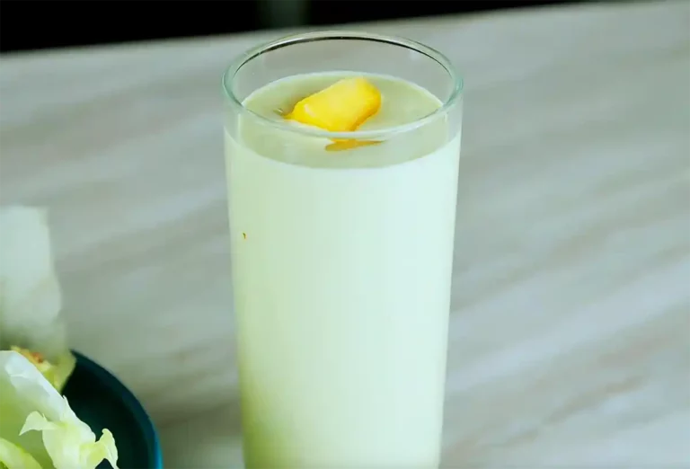 high protein low calorie mango avocado smoothie