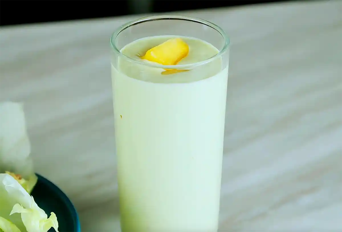 high protein low calorie mango avocado smoothie