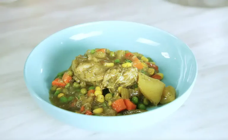 Cilantro stew with cilantro broth and vegetables